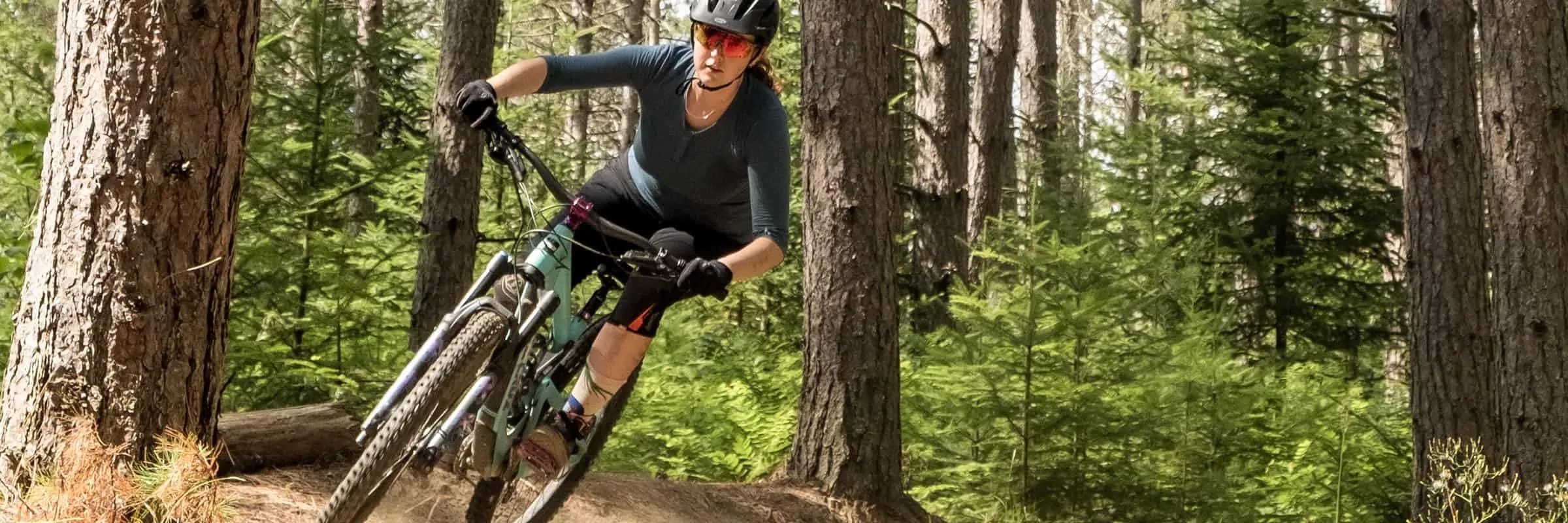Revue du jersey Desperado Henley et du short Glidepath de 7mesh