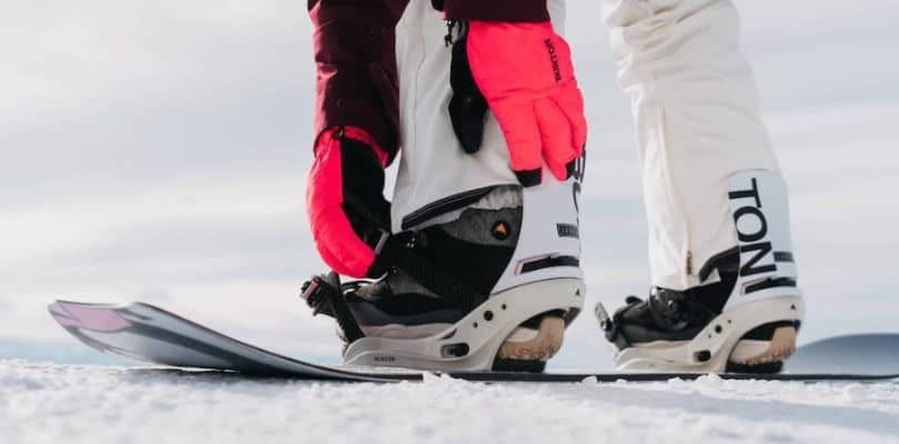 How to Choose Snowboard Bindings | Altitude Blog
